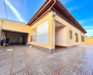 Exterior view of House or chalet for sale in Chiclana de la Frontera  with Heating, Terrace and Storage room