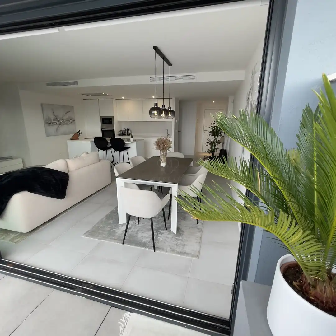 Apartamento con terraza en alquiler en Selwo, imagen 5