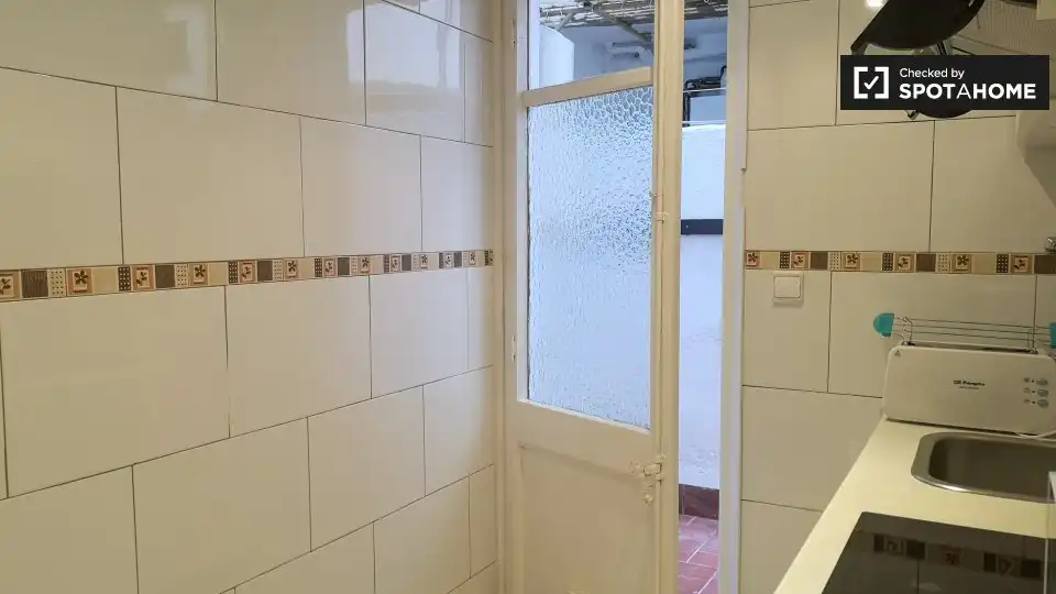 Bathroom of Flat for rent in L'Hospitalet de Llobregat  with Air Conditioner, Heating and Furnished