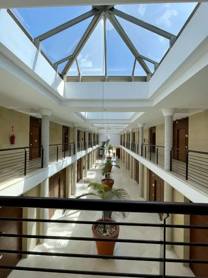 Office for sale in Marbella  with Air Conditioner and Furnished