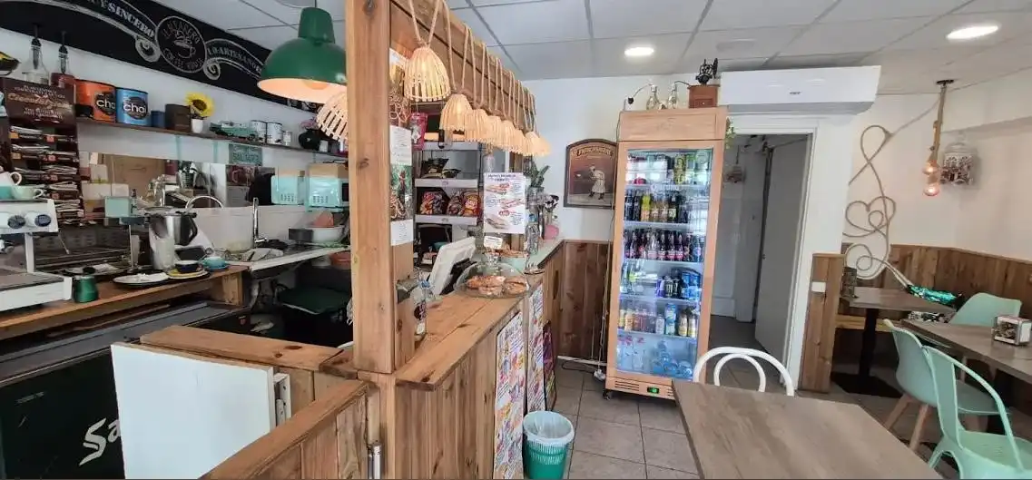 Local en traspaso en L'Hospitalet de Llobregat con Aire acondicionado, Calefacción y Terraza