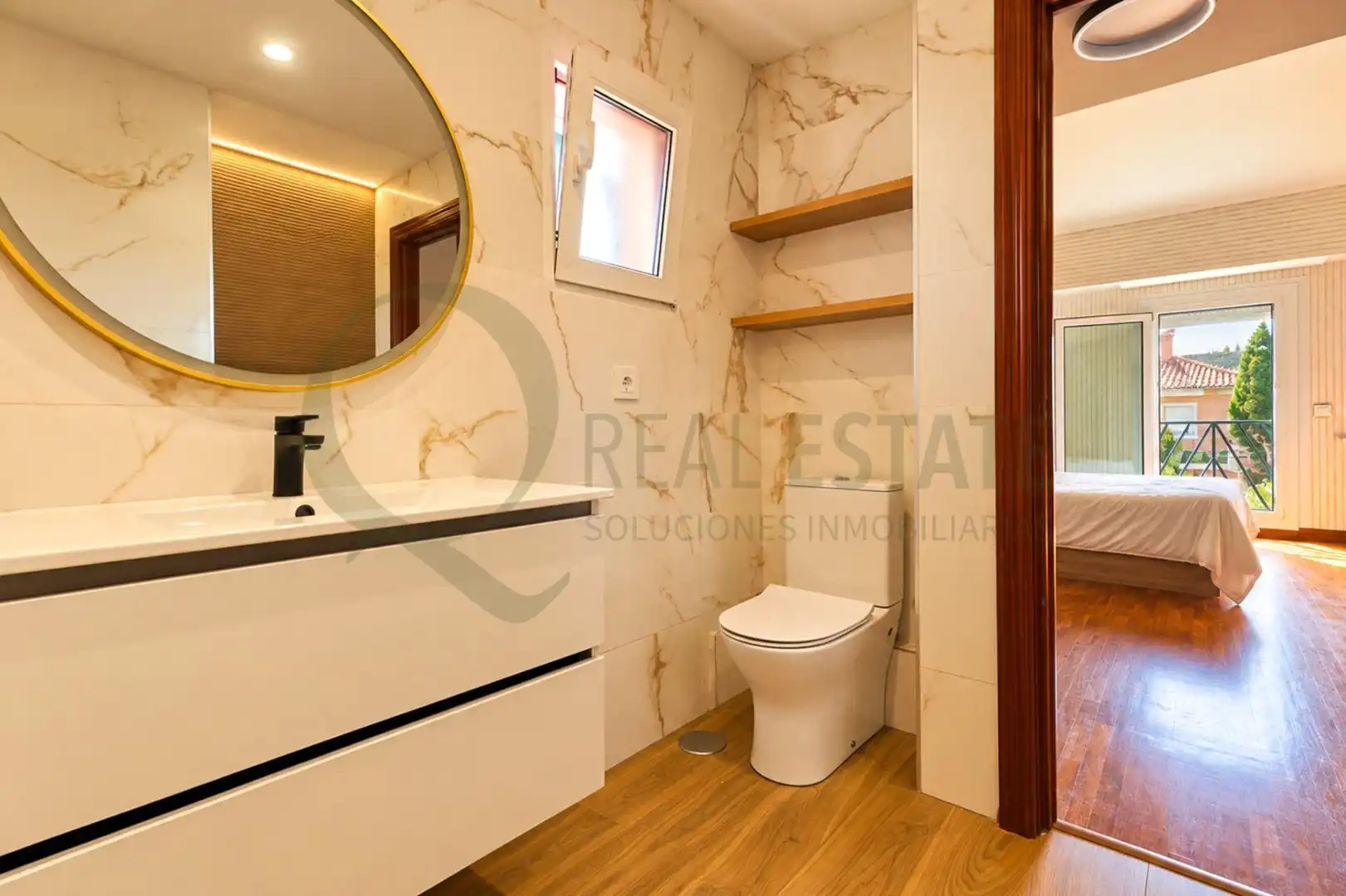 Badezimmer von Haus oder Chalet zum Verkauf in Alicante / Alacant mit Klimaanlage, Heizung und Privatgarten