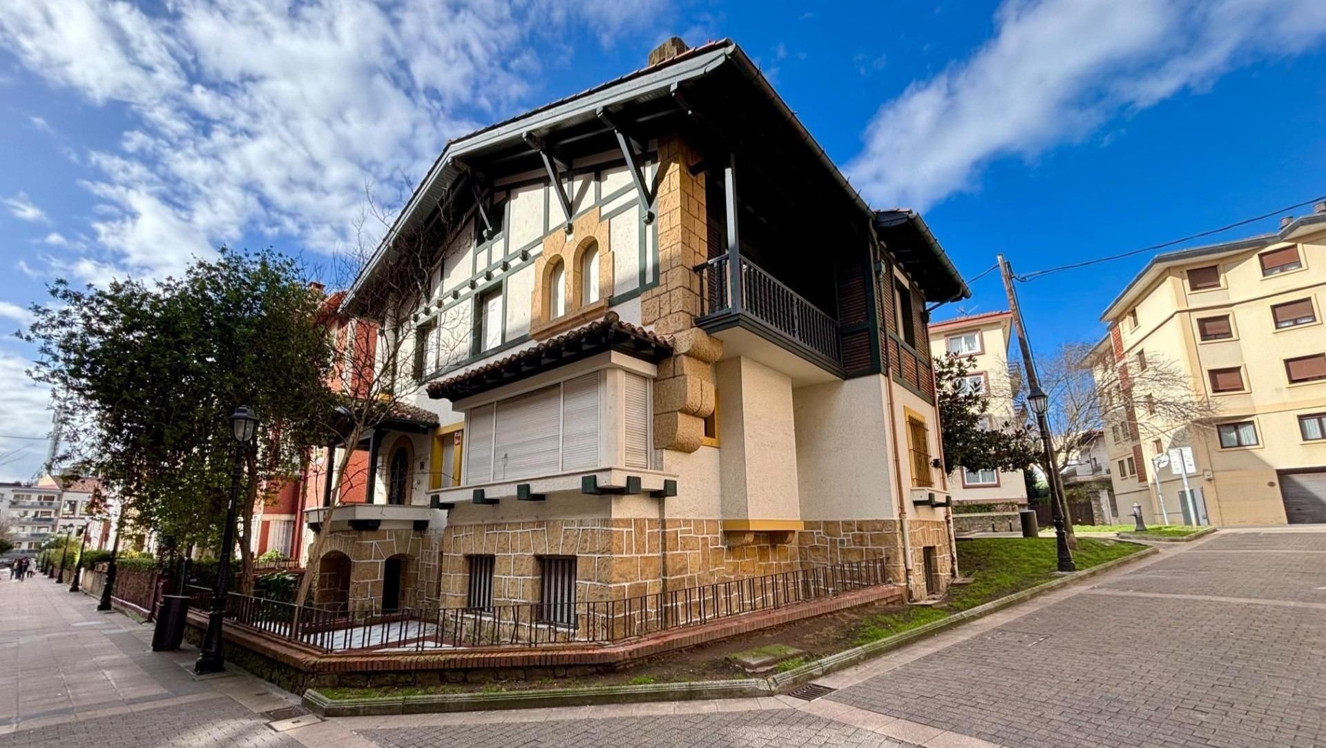 Exterior view of House or chalet for sale in Getxo   with Heating, Terrace and Storage room