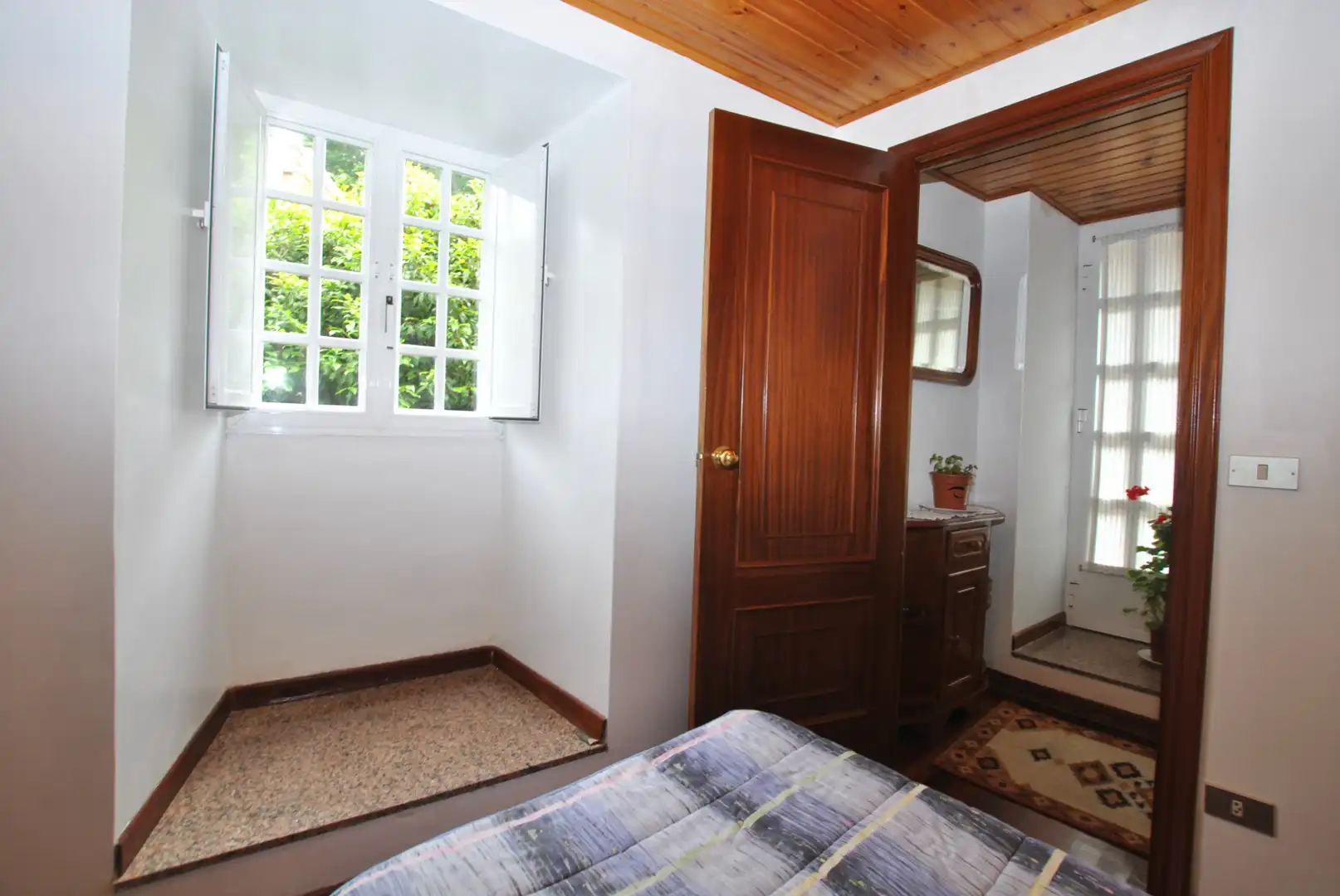 Habitación de Casa adosada en venta en A Arnoia con Terraza, Trastero y Horno