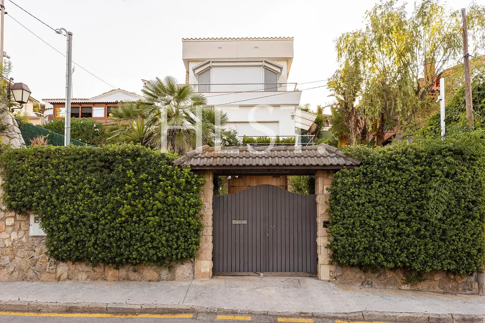 Vista exterior de Casa o chalet en venta en Castelldefels con Calefacción, Jardín privado y Parquet