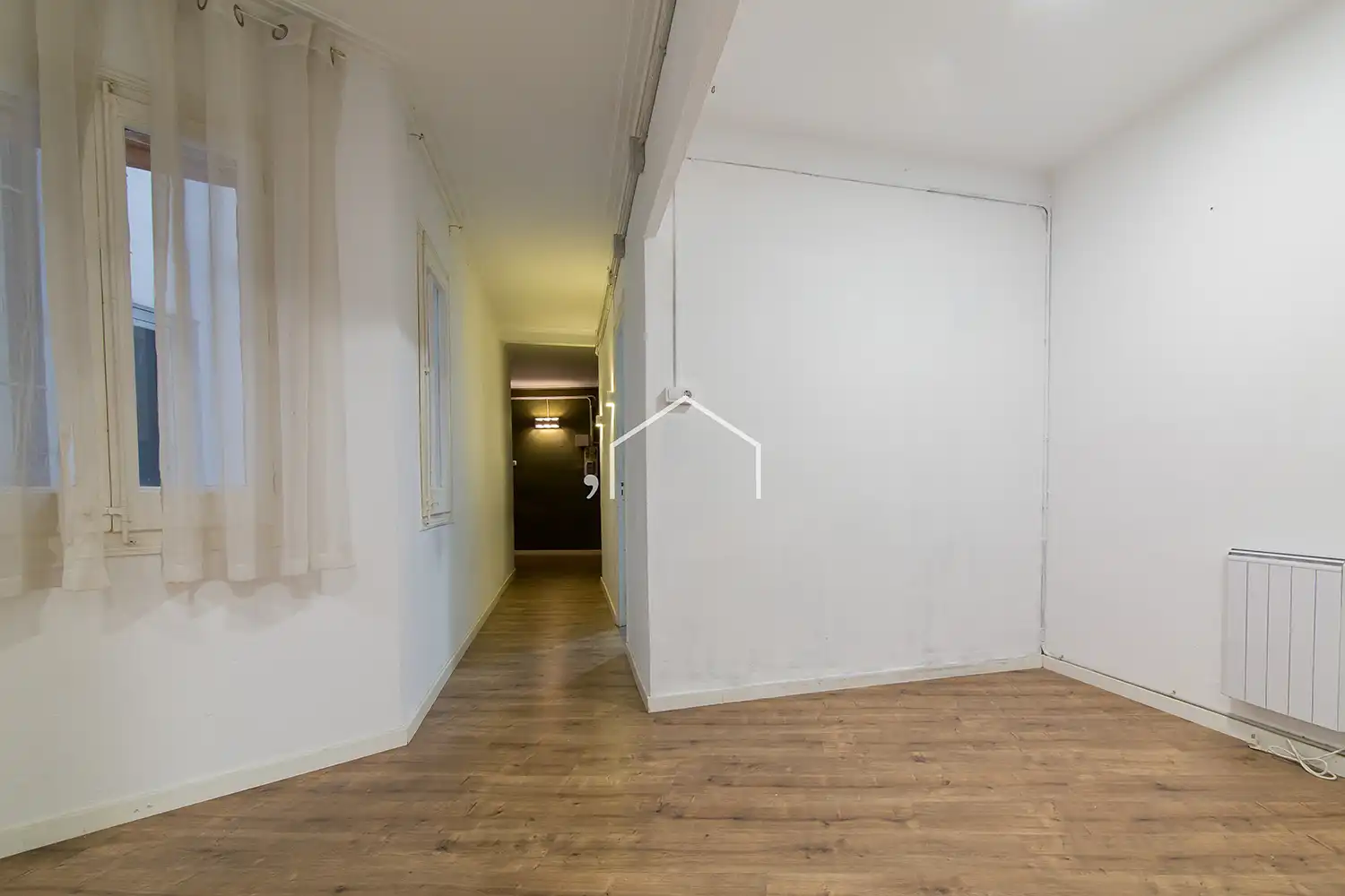 Wohnung zum Verkauf in Barcelona mit Heizung, Parkett und Ofen