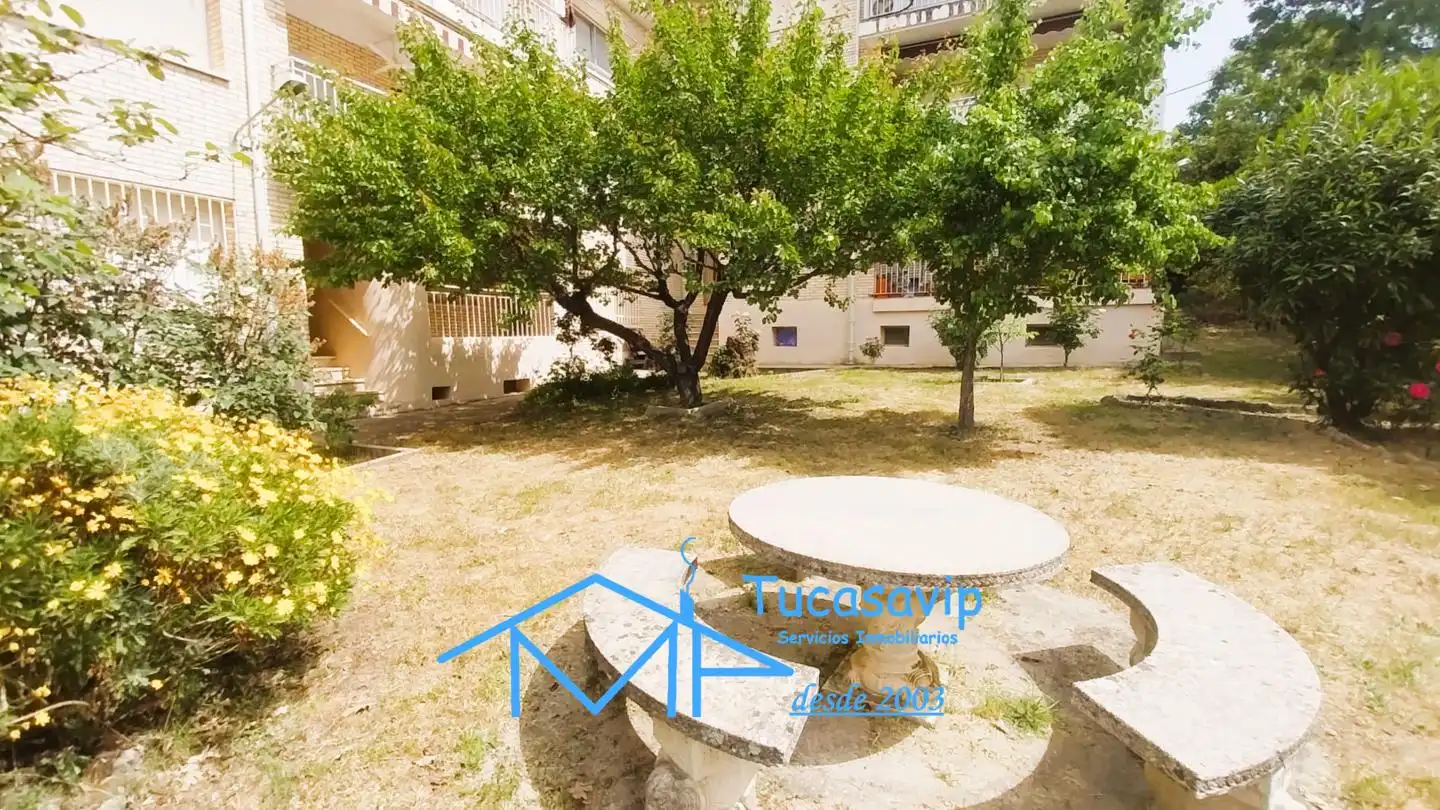 Vista exterior de Piso en venta en La Adrada  con Calefacción, Jardín privado y Terraza