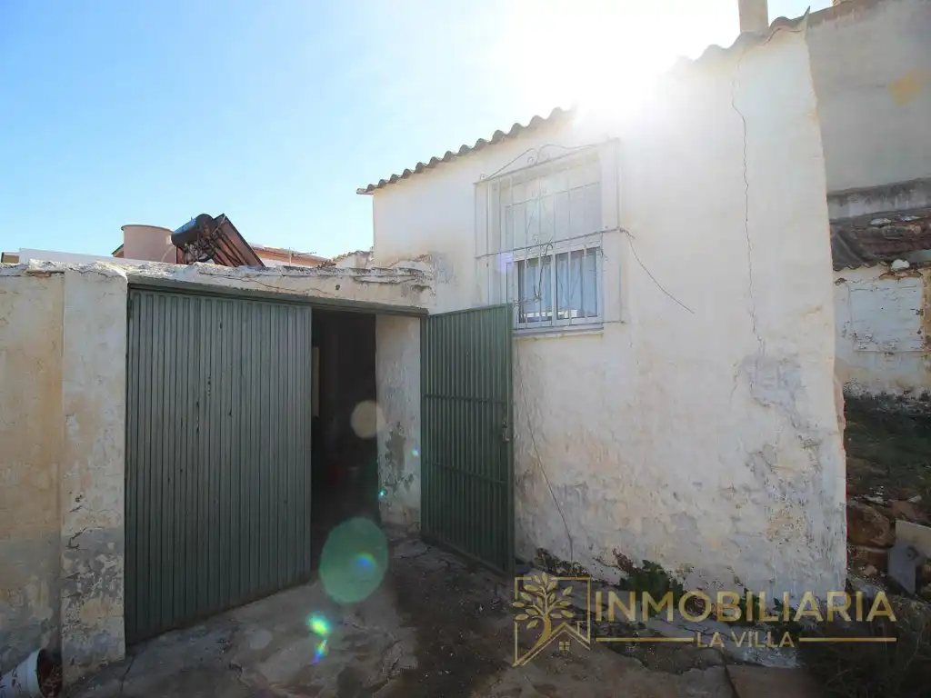 Vista exterior de Casa o xalet en venda en Alhaurín de la Torre amb Jardí privat, Terrassa i Moblat