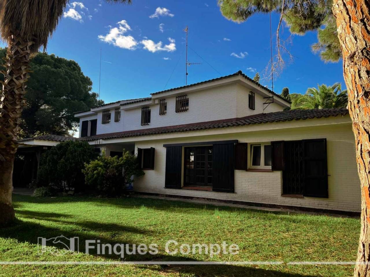 Vista exterior de Casa o xalet en venda en Roda de Berà amb Aire condicionat, Calefacció i Jardí privat