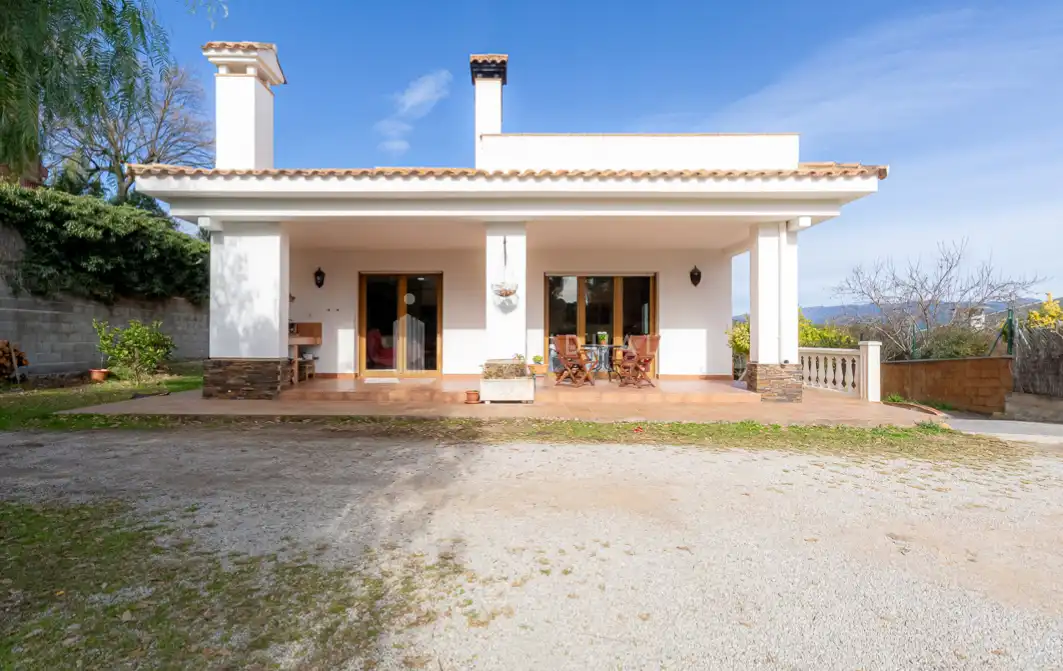 Vista exterior de Casa o xalet en venda en Lliçà d'Amunt amb Calefacció, Jardí privat i Terrassa