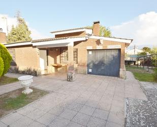 Vista exterior de Casa o xalet en venda en Trijueque amb Piscina