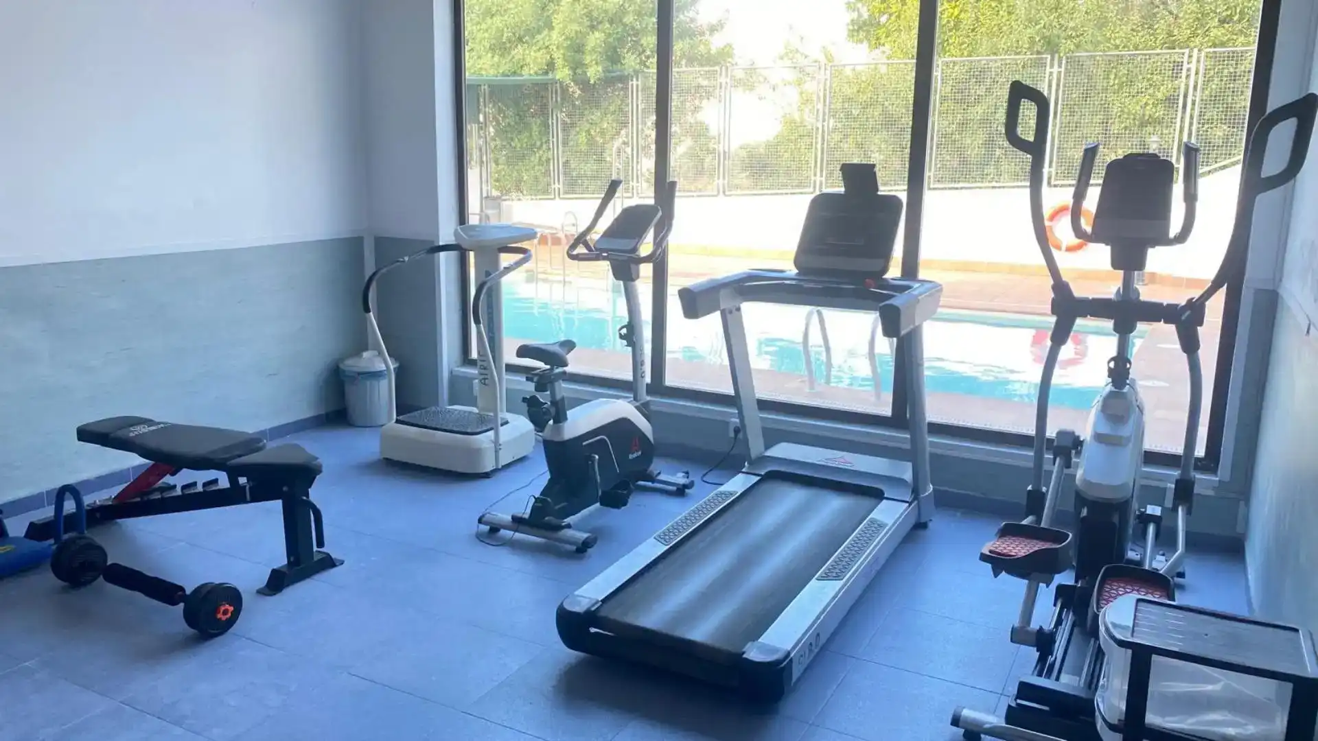 Piscina de Apartament en venda en Alcolea amb Aire condicionat, Jardí privat i Traster