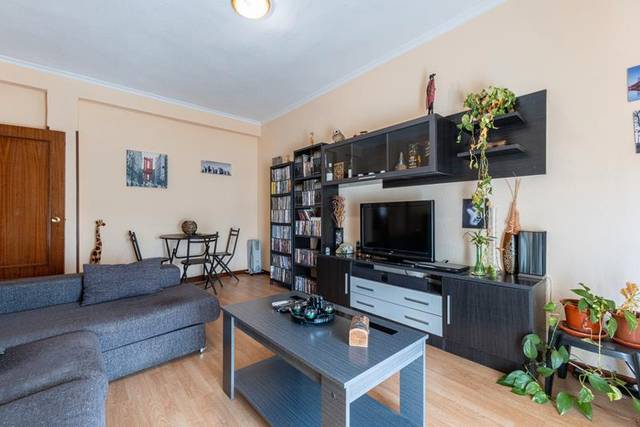 Piso en Venta en Calle de Sandalio López en Tres Olivos - Valverde