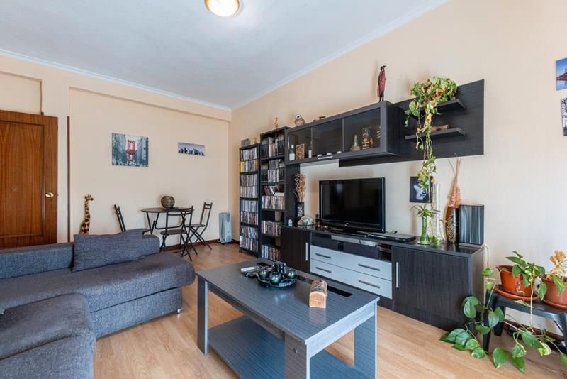 Sala d'estar de Pis en venda en  Madrid Capital amb Aire condicionat, Calefacció i Parquet