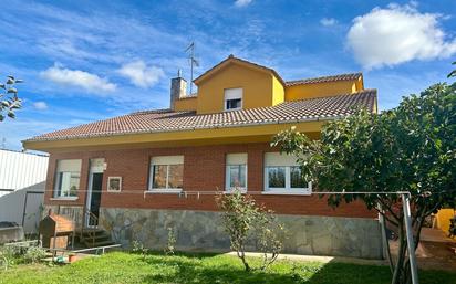 Exterior view of House or chalet for sale in Santovenia de la Valdoncina  with Heating