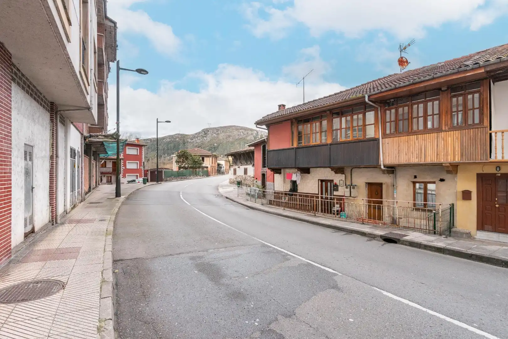 Vista exterior de Casa o xalet en venda en Oviedo  amb Calefacció