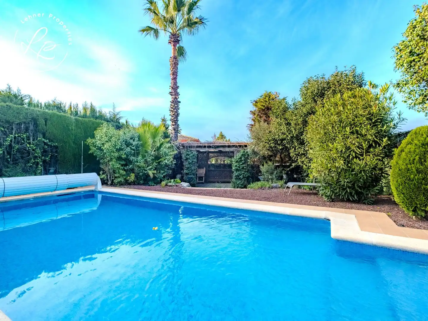 Piscina de Casa adosada en venta en Navata con Calefacción, Jardín privado y Piscina