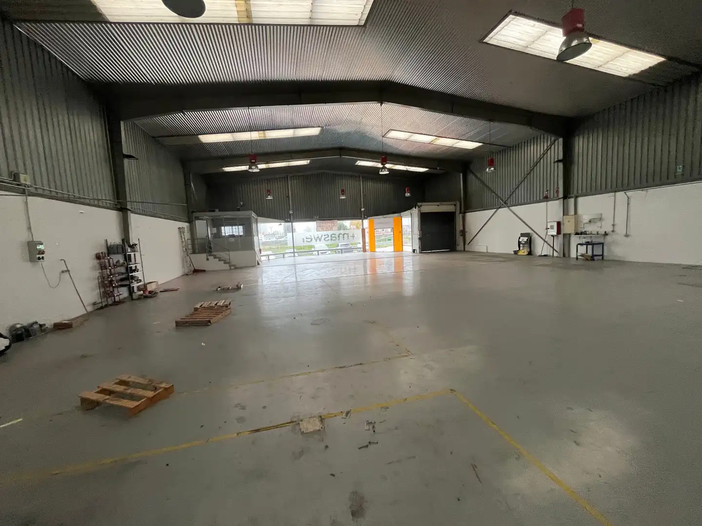 Nave industrial en venta en Sant Esteve Sesrovires