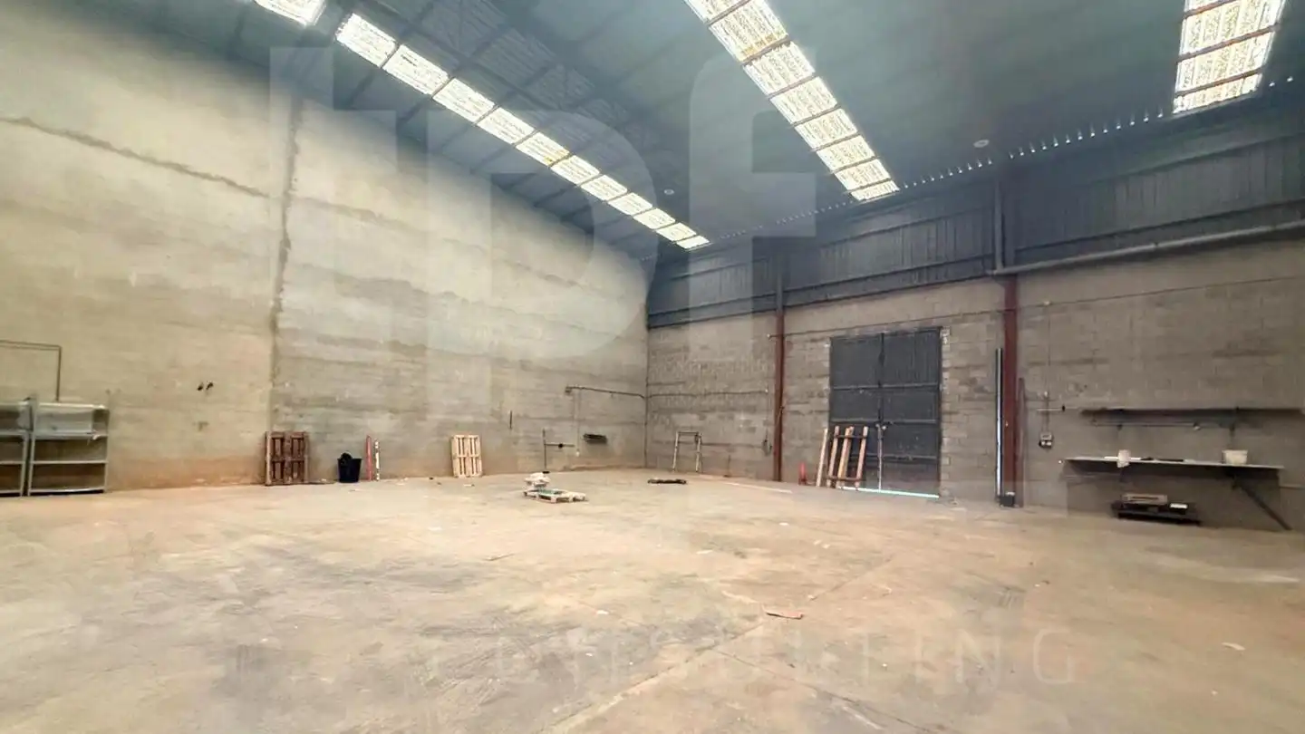 Industrial building to rent in calle Sèquia de Favara