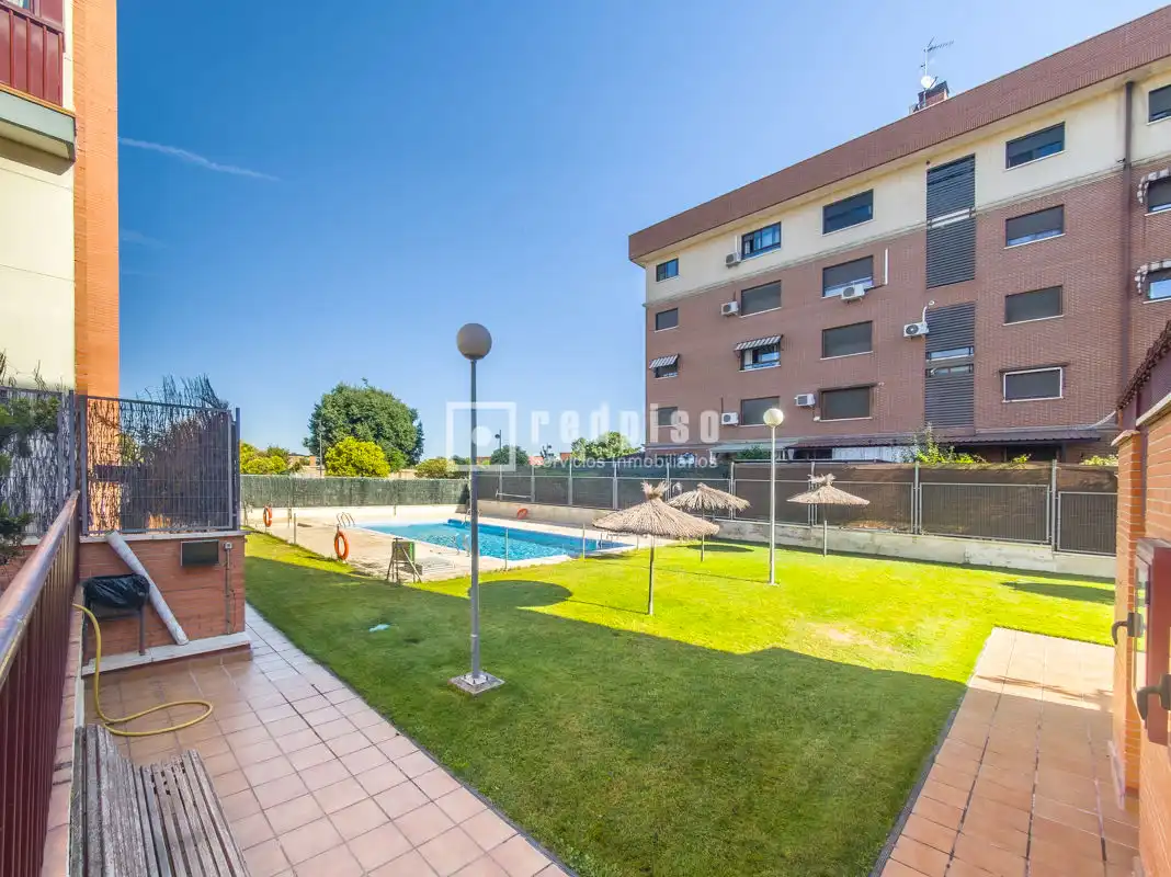 Swimming pool of Duplexes for sale in Alcorcón  with Heating, Private garden and Parquet flooring