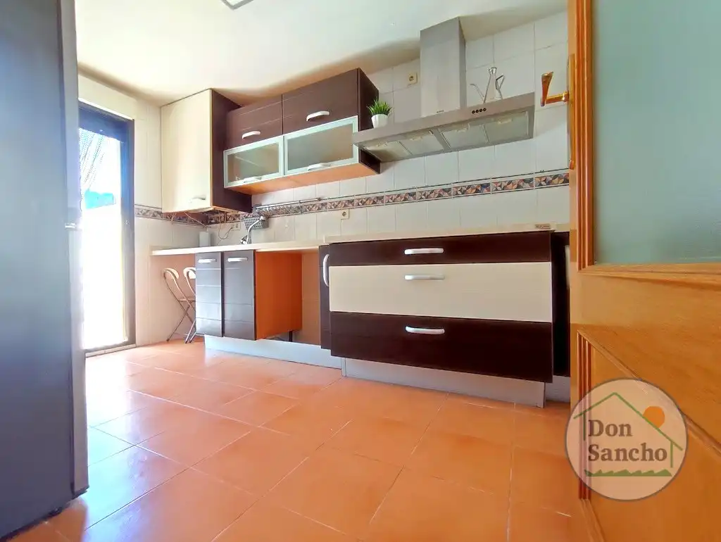 Cocina de Casa adosada en venta en Viana de Cega con Calefacción, Jardín privado y Terraza
