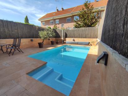 Piscina de Casa o xalet en venda en Parla amb Aire condicionat i Piscina