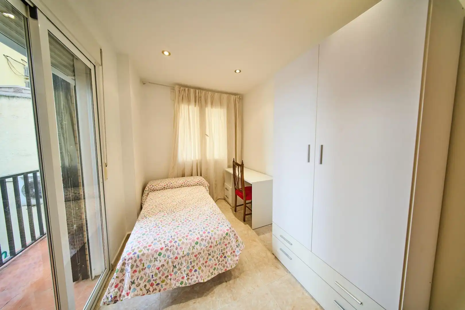 Bedroom of Flat for sale in Granada  with Air Conditioner and Balcony