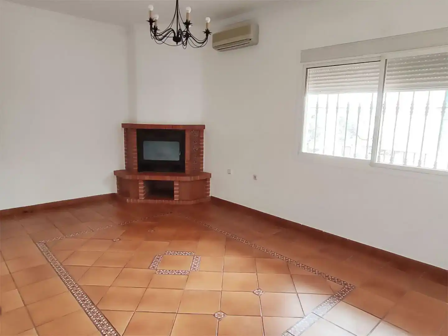 Sala d'estar de Casa o xalet en venda en Fuente de Piedra amb Aire condicionat i Balcó