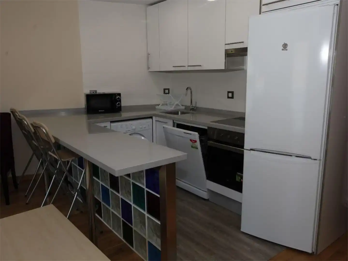 Cuina de Apartament de lloguer en Cistierna amb Traster i Moblat