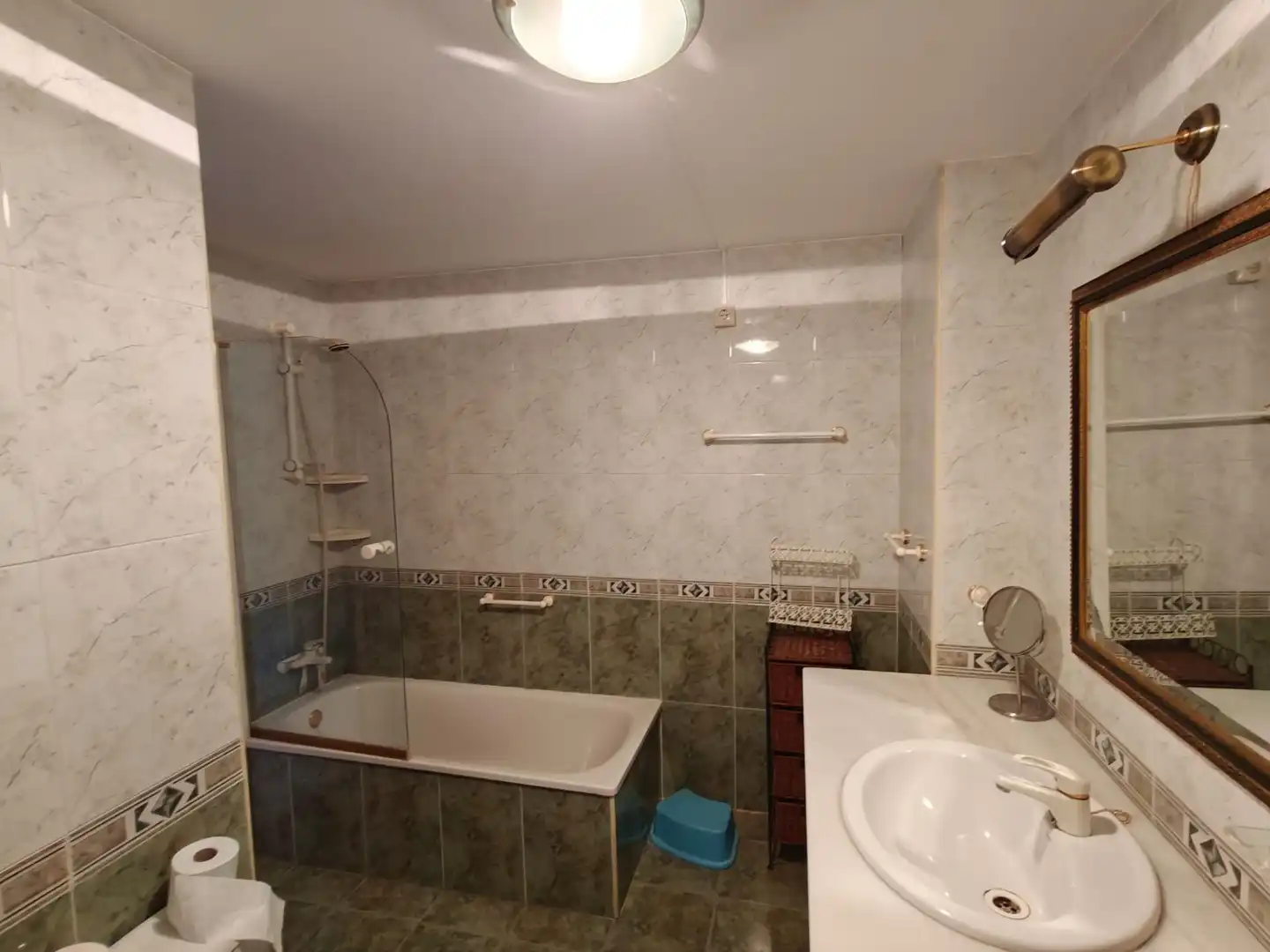 Baño de Ático de alquiler en Benalmádena con Aire acondicionado, Jardín privado y Amueblado