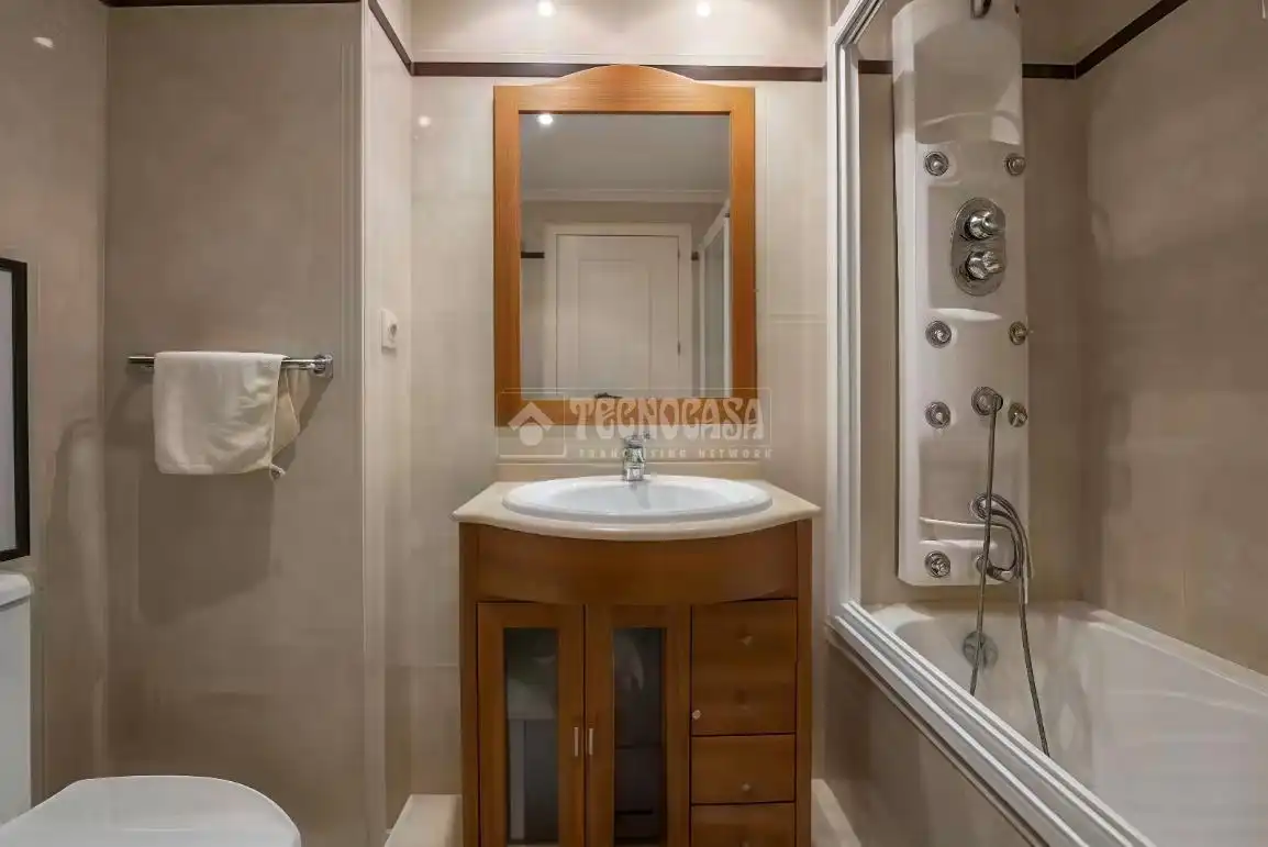Bathroom of Flat for sale in Las Rozas de Madrid  with Air Conditioner, Heating and Storage room