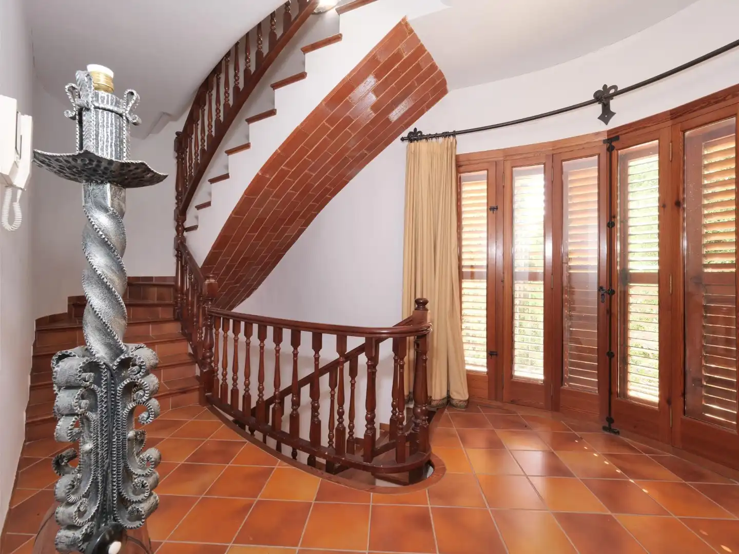 Einfamilien-Reihenhaus zum Verkauf in Chiva mit Klimaanlage, Terrasse und Abstellraum