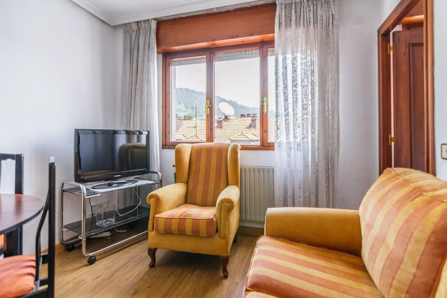 Living room of Flat for sale in Oviedo   with Heating, Storage room and Furnished