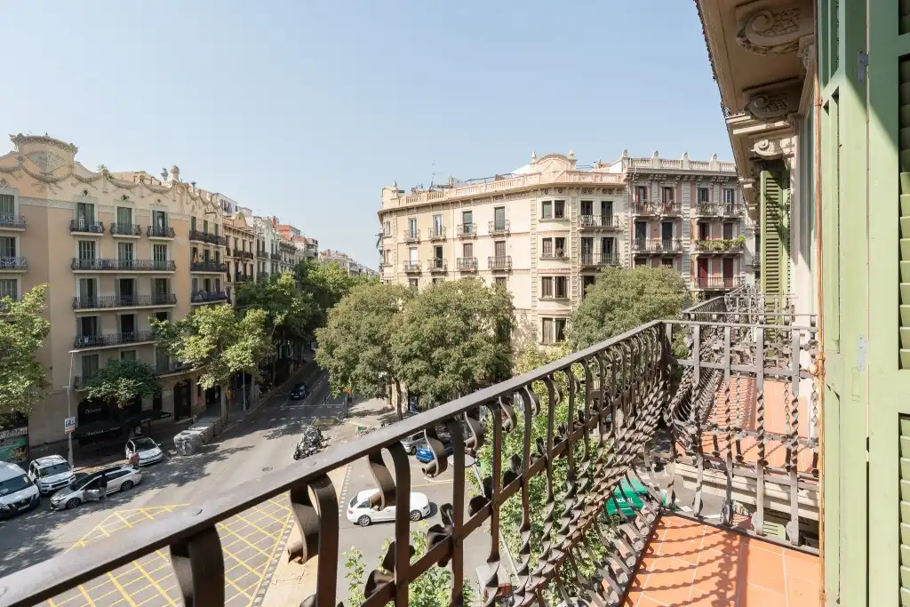 Vista exterior de Apartament en venda en Barcelona amb Aire condicionat, Parquet i Balcó