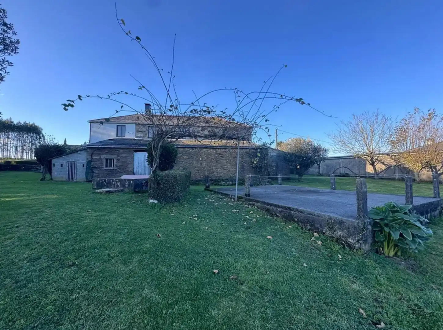 Country house zum Verkauf in Aranga mit Terrasse, Abstellraum und Möbliert