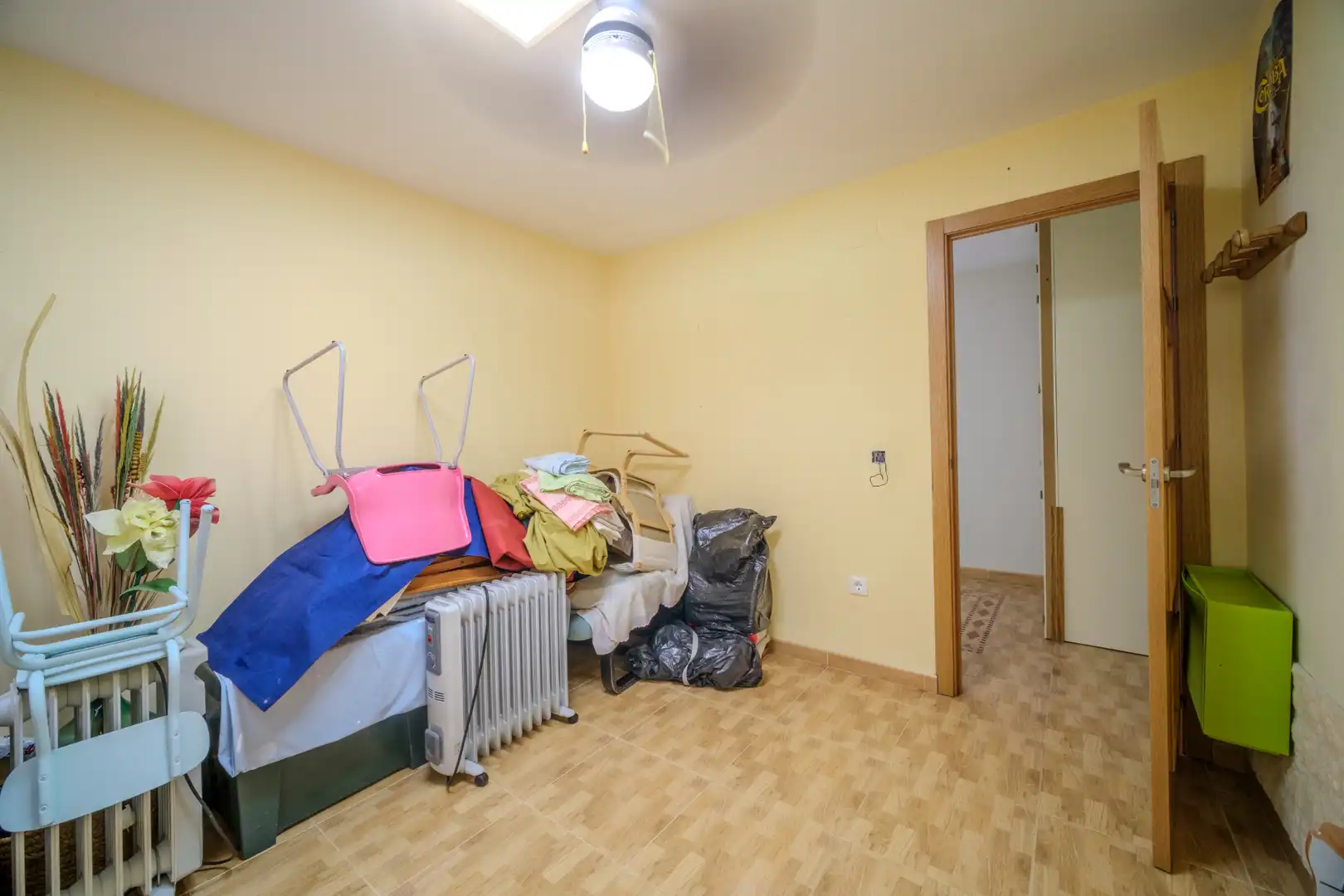 Dormitori de Casa o xalet en venda en Montequinto amb Jardí privat, Terrassa i Moblat