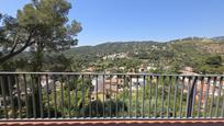 Vista exterior de Casa o xalet en venda en Castellar del Vallès amb Calefacció, Jardí privat i Terrassa