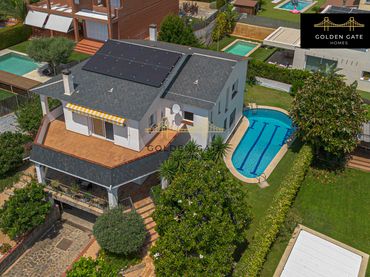 House with balcony for sale in Centre