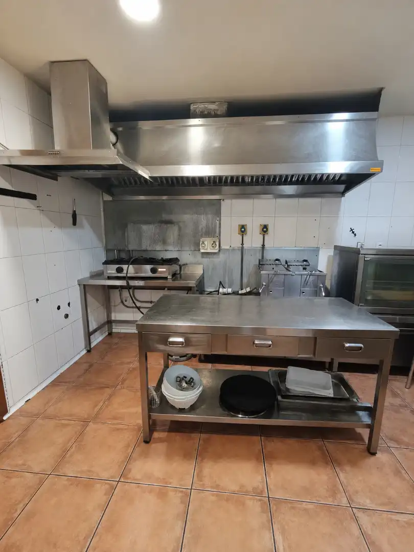 Cuina de Local en venda en La Carlota amb Aire condicionat, Calefacció i Terrassa
