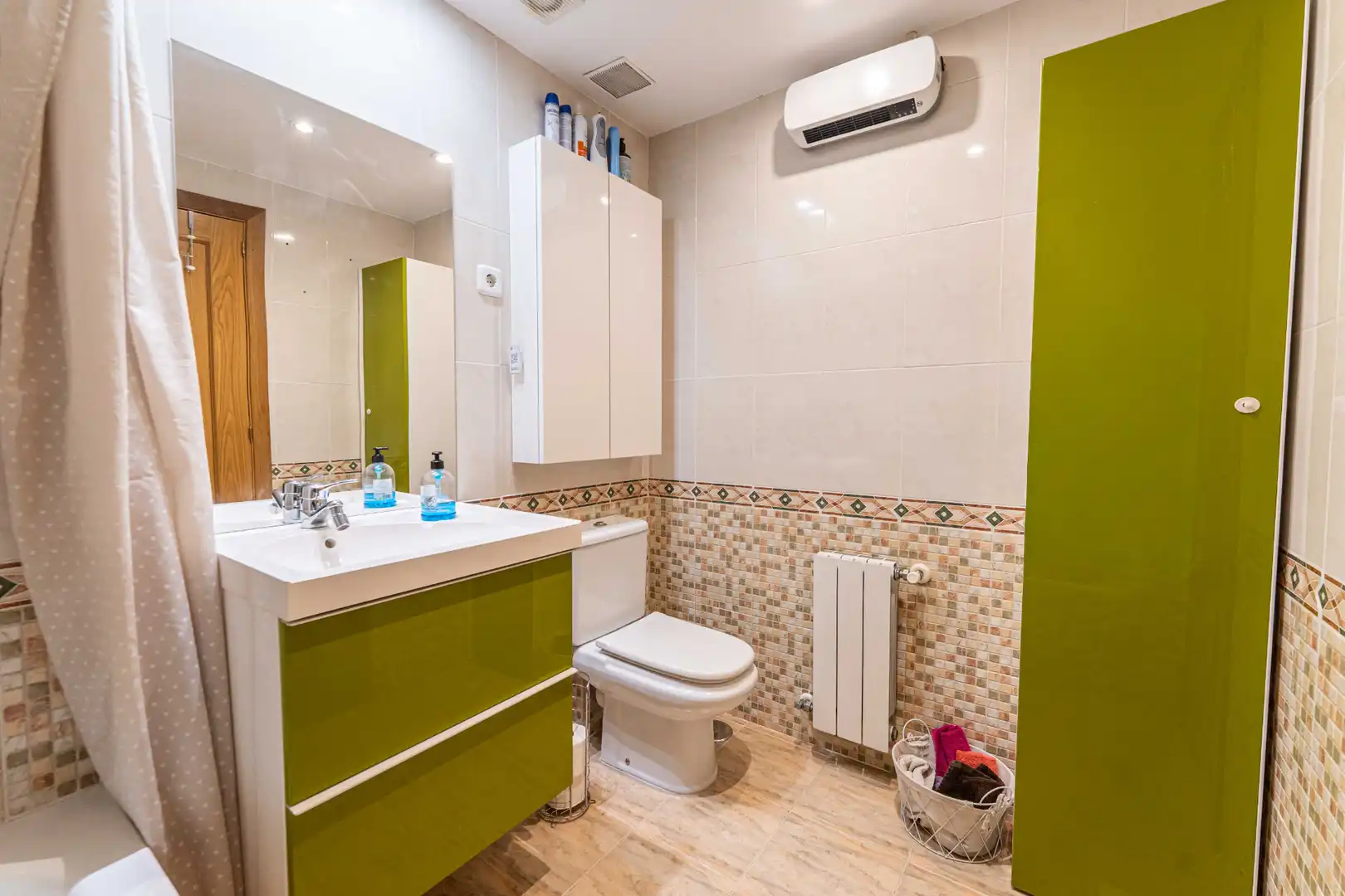 Bathroom of Duplexes for sale in Brunete  with Air Conditioner, Heating and Storage room