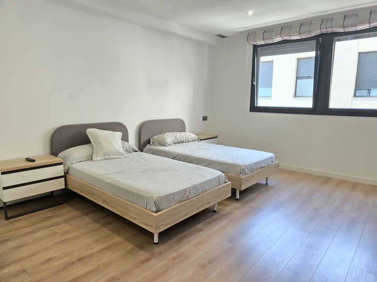 Schlafzimmer von Einfamilien-Reihenhaus zum Verkauf in Sabadell mit Terrasse und Schwimmbad