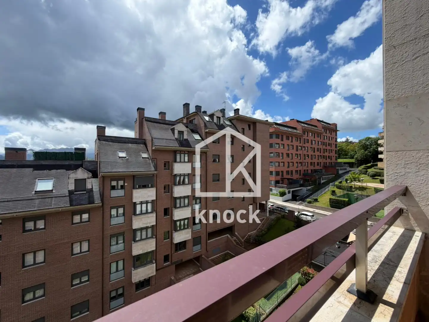 Vista exterior de Piso en venta en Oviedo  con Calefacción, Jardín privado y Trastero