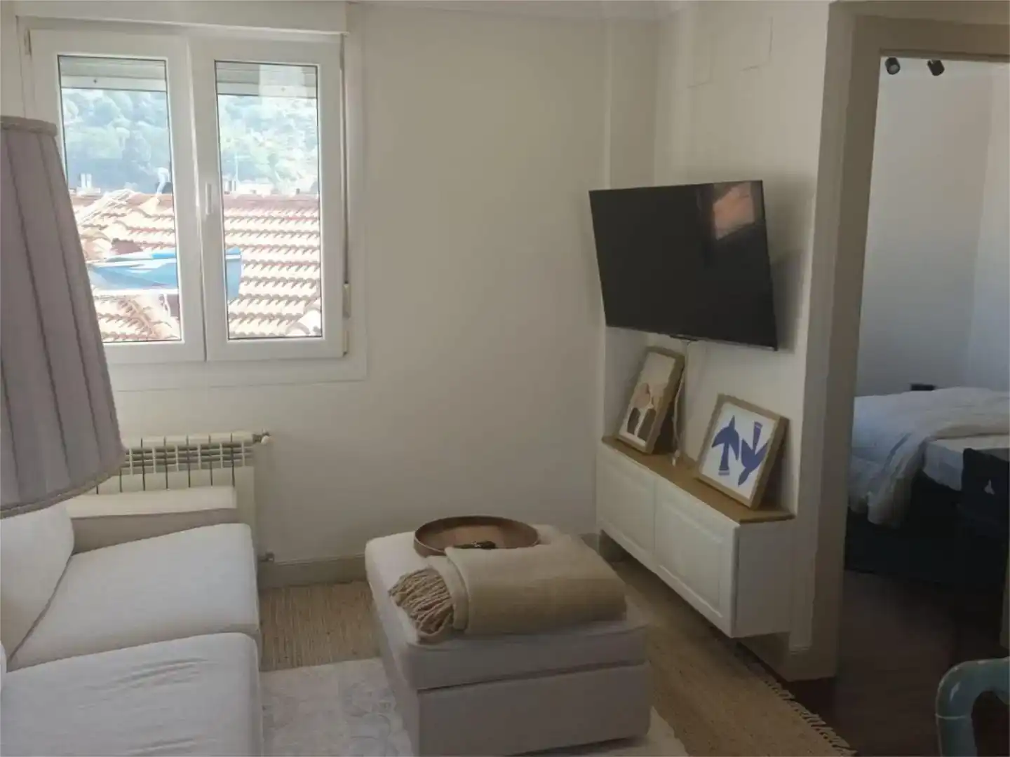 Sala d'estar de Pis de lloguer en Erandio amb Parquet i Moblat