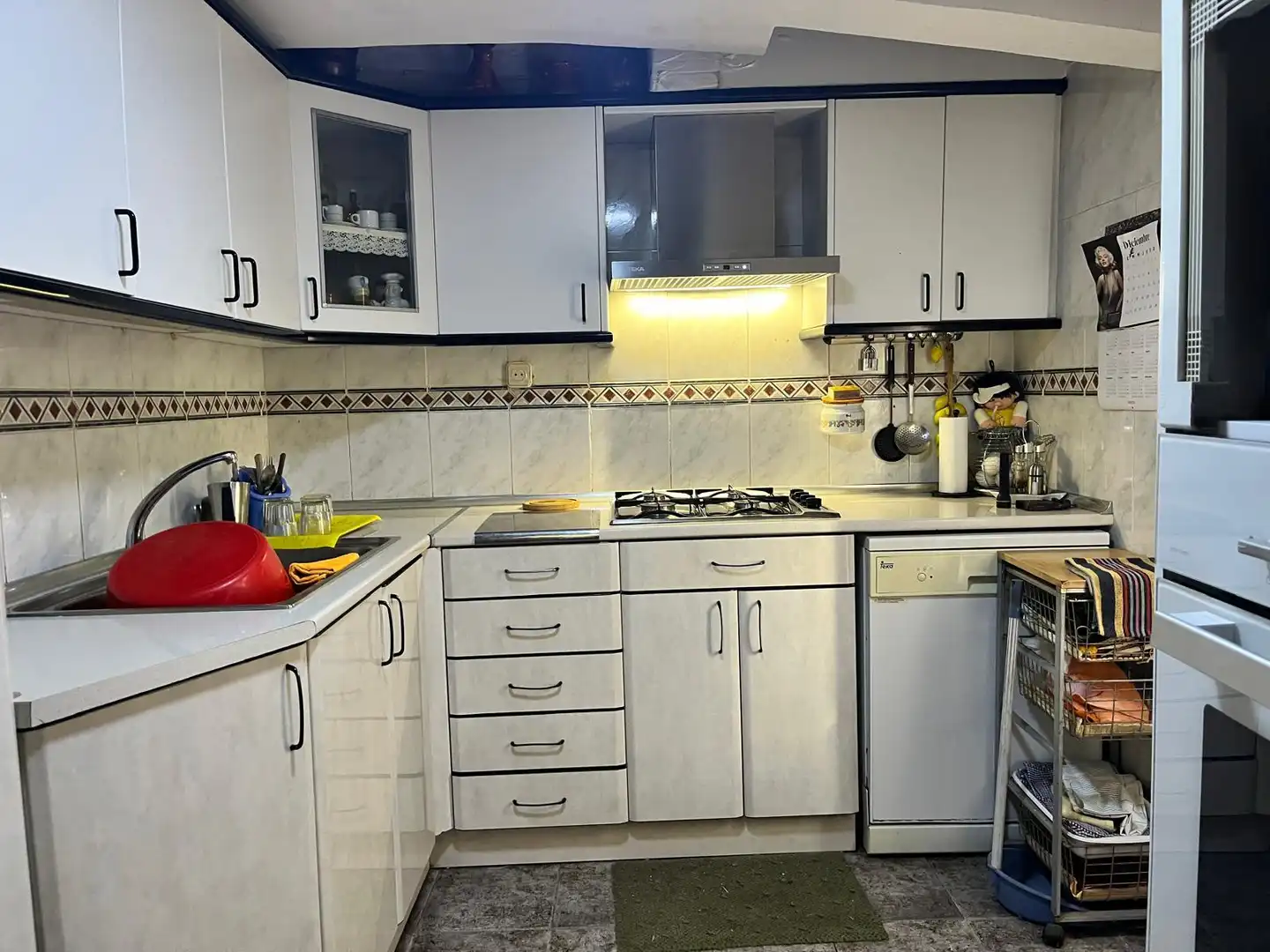 Cuina de Casa o xalet en venda en Hoz y Costean amb Calefacció, Terrassa i Traster