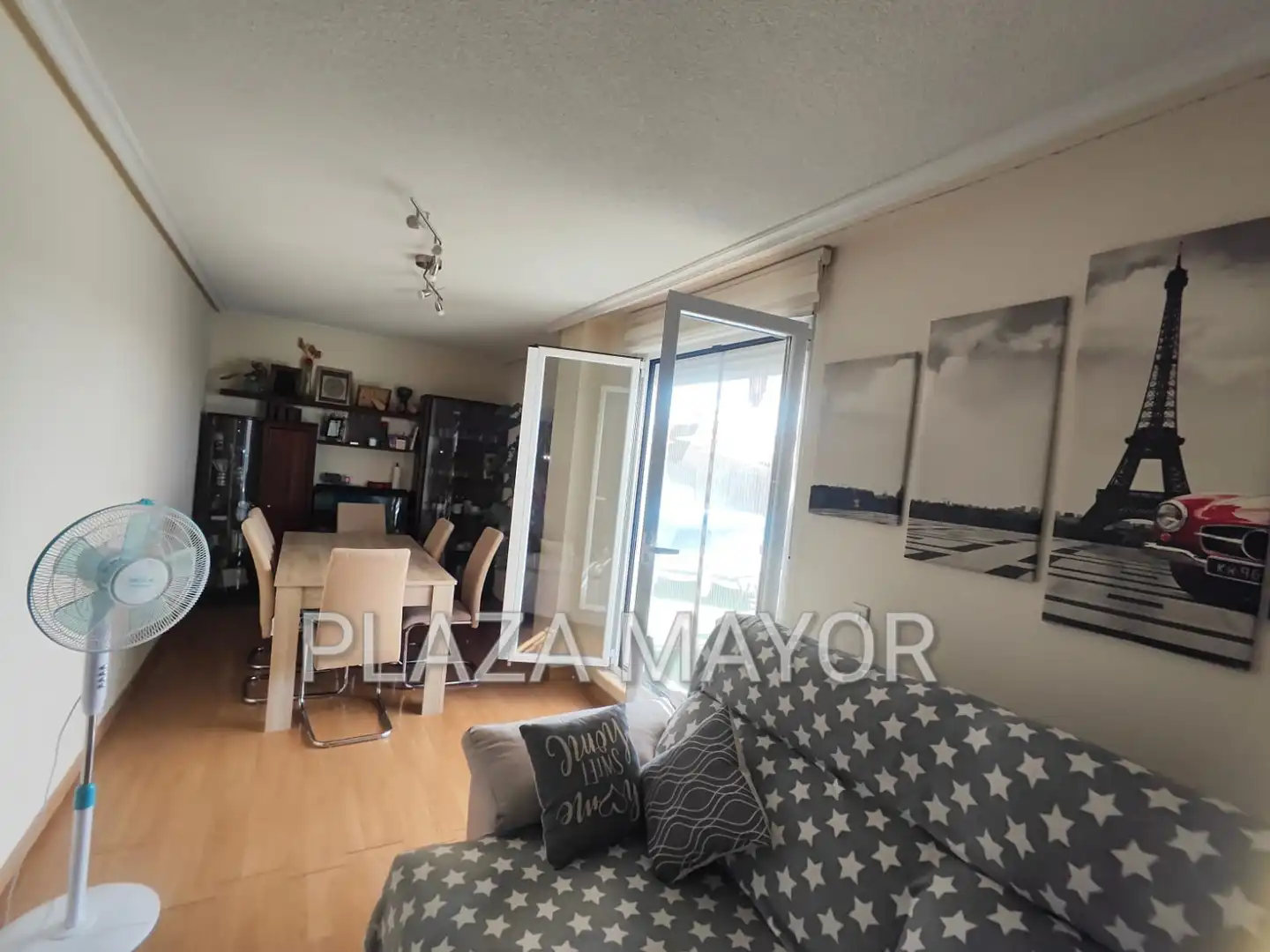 Sala d'estar de Àtic en venda en Villares de la Reina amb Calefacció, Parquet i Terrassa