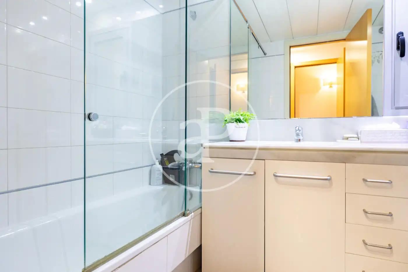 Bathroom of Flat for sale in Barcelona  with Air Conditioner, Heating and Terrace