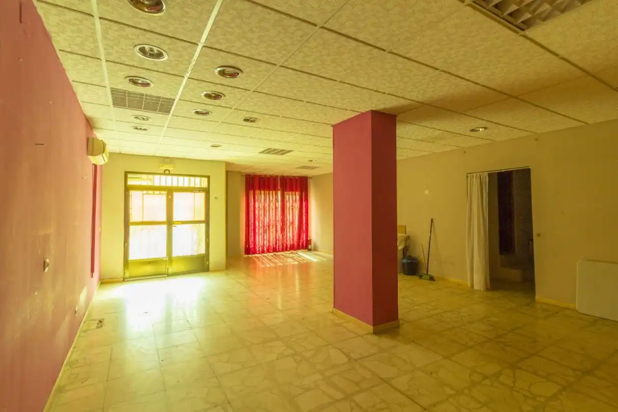Commercial properties for sale in Yepes  with Air Conditioner
