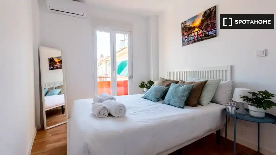 Bedroom of Flat for rent in Madrid  with Air Conditioner, Heating and Furnished