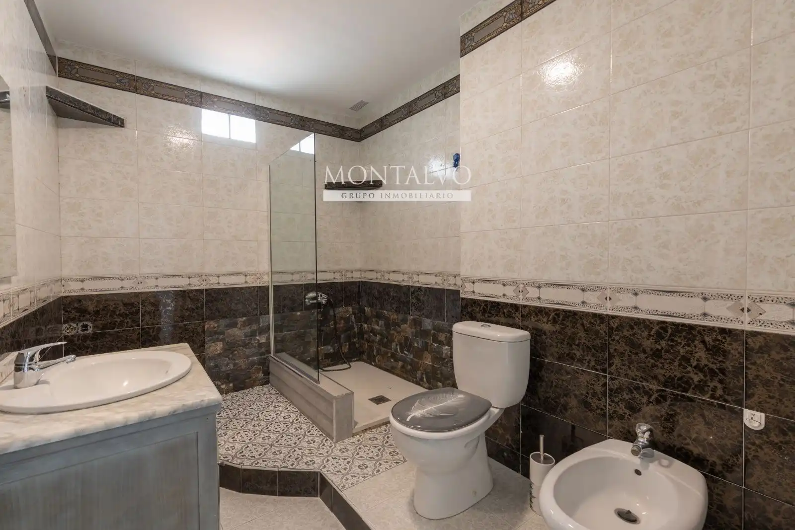 Baño de Ático en venta en Atarfe con Aire acondicionado, Calefacción y Terraza