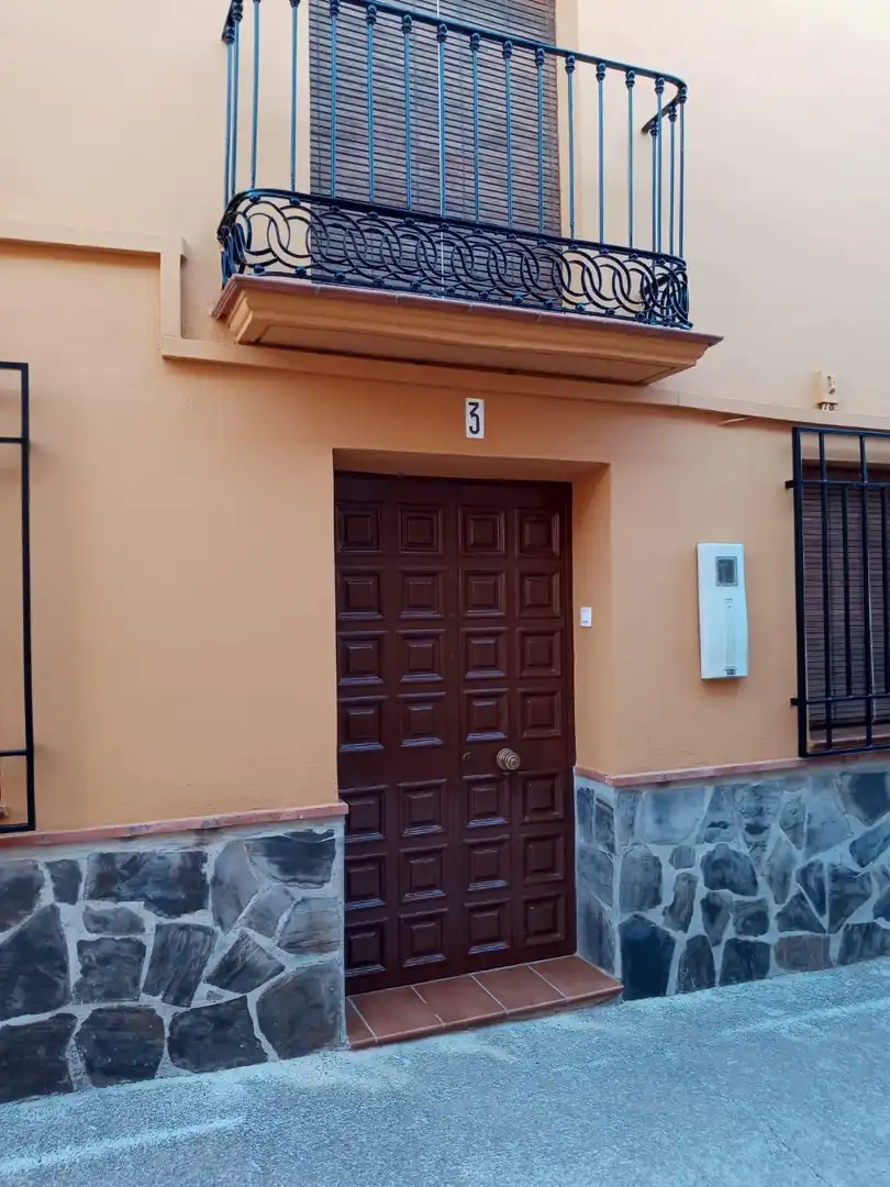 Vista exterior de Casa adosada en venda en Jayena amb Traster, Moblat i Balcó